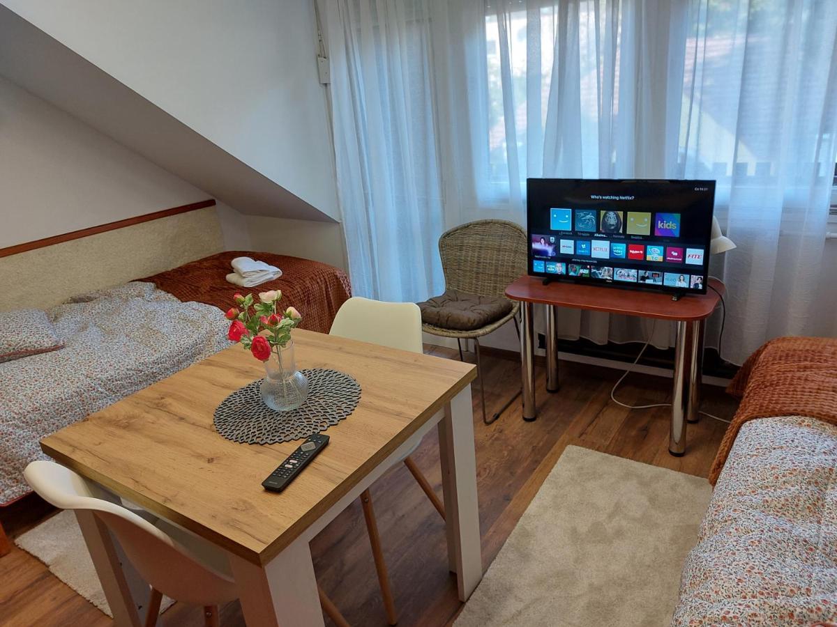 Summer House Apartman เดเบรตเซน ภายนอก รูปภาพ