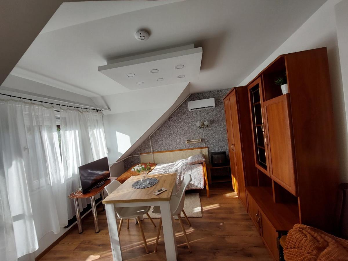 Summer House Apartman เดเบรตเซน ภายนอก รูปภาพ